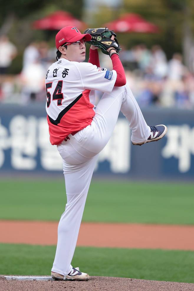 KIA, 핵심 전력 유출 속 양현종 사수... 마운드 재건에 2026 승부수