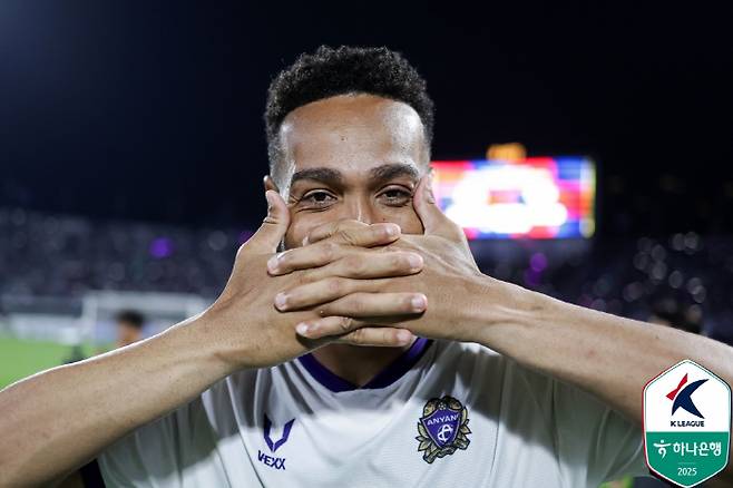 [단독]11번째 우승 도전 청신호! '라데시마' 전북, '안양 특급 골잡이' 모따 영입 '임박'