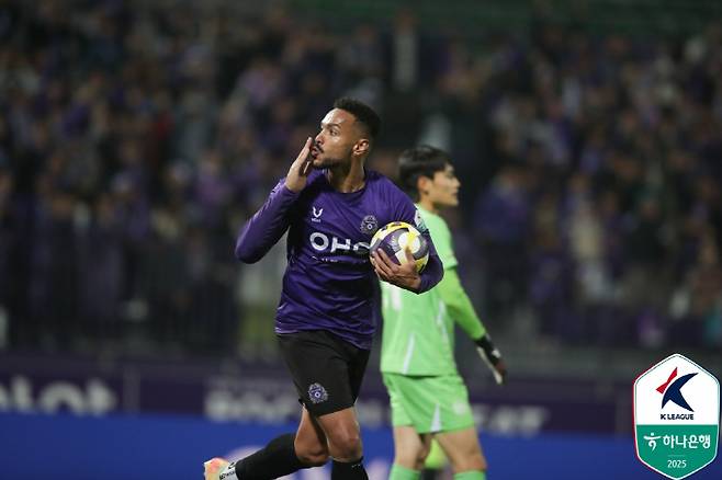 [단독]11번째 우승 도전 청신호! '라데시마' 전북, '안양 특급 골잡이' 모따 영입 '임박'