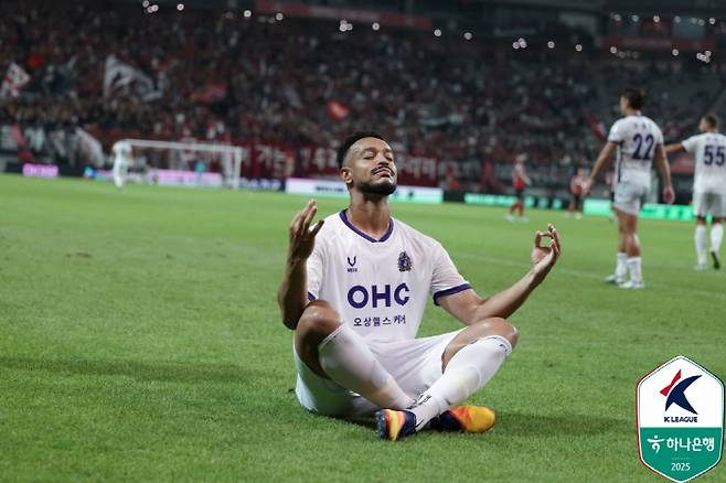 [단독]11번째 우승 도전 청신호! '라데시마' 전북, '안양 특급 골잡이' 모따 영입 '임박'