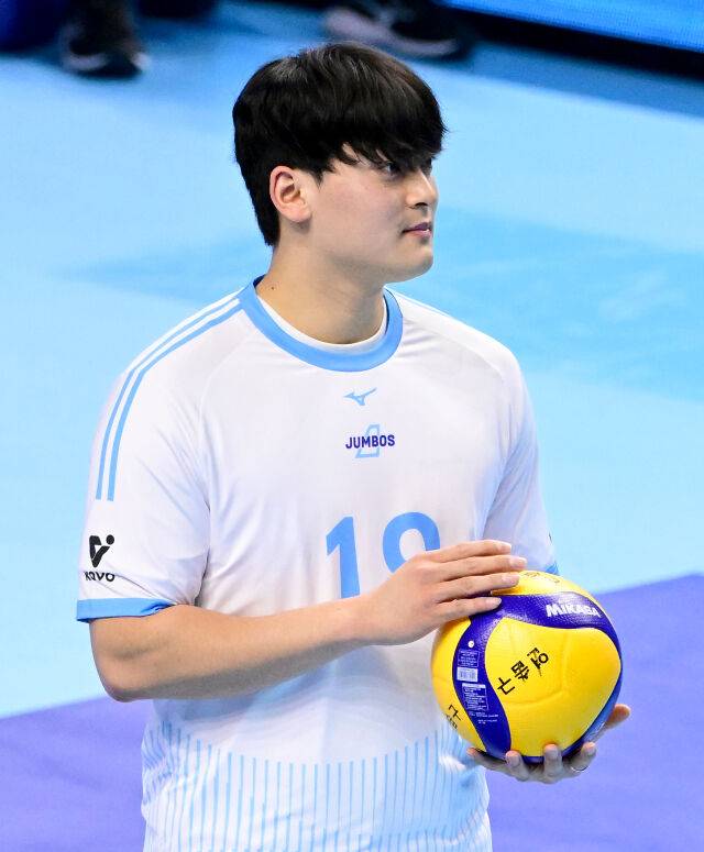 자네 배구해볼 생각없나 '155km 국대 투수'가 배구공을 때리면 어떻게 될까 [유진형의 현장 1mm]