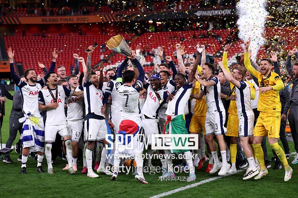 [오피셜] 손흥민 역대급 공식발표, 사상 최고의 한국인 등극...전세계 축구 ‘8대 기적’ 선정 '2025년 미라클’