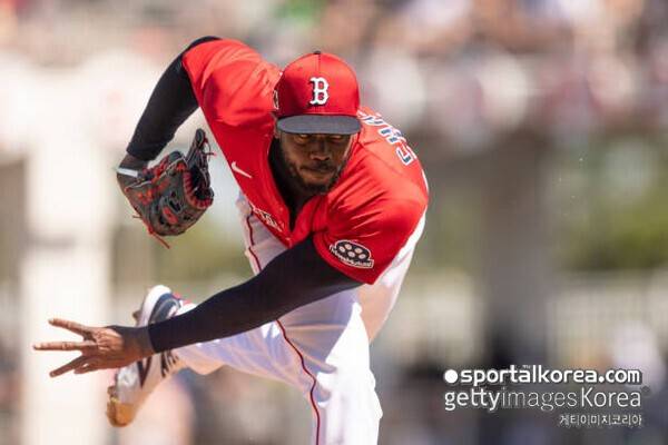 '이거 완전 반칙이네' 헤비급 챔피언이 ML 투수로 전향? '170km+ERA 1.17' 괴력 회춘 → 보스턴 '미친 도박' 대성공