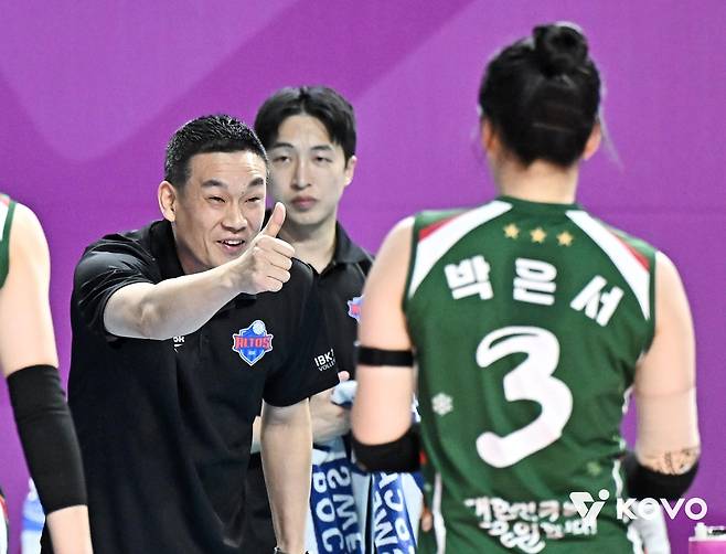 '감독대행 체제' 삼성화재·기업은행 새 감독은…페퍼는 '위태'