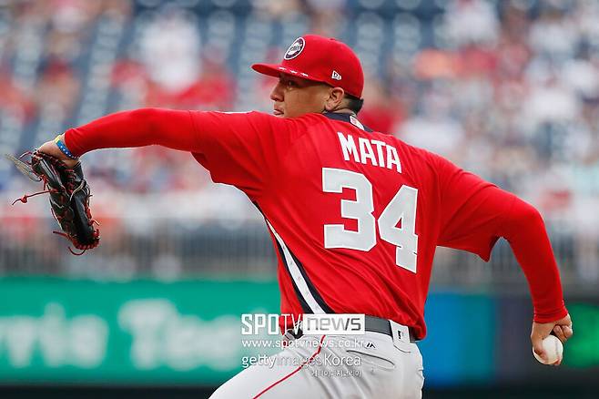'160km' ML 괴물 유망주 아시아 왔다…190cm 101kg 투수, 요미우리 입단