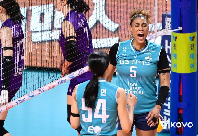 4연승 앞에서 무릎 꿇은 흥국생명...요시하라 감독 “승부가 엇갈린 지점? 실바다” [MD장충]