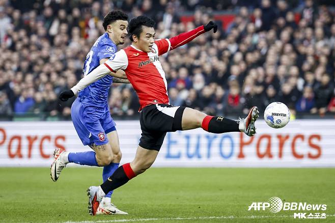 ‘17경기 18골’ 네덜란드 1부 폭격 日 골잡이, 박지성·이영표 넘어 아시아 최고 선수 등극하나···일본 매체 ‘우에다의 태도’ 집중 조명