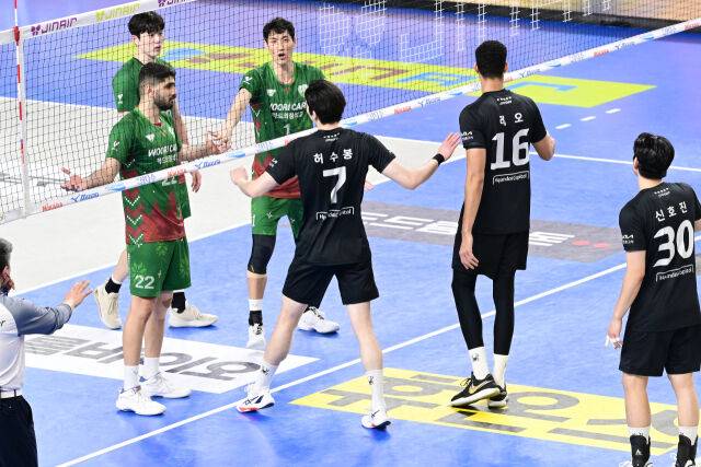 '이쯤되면 V리그 앙숙되나?'…지난 시즌에 이어 '또 충돌'한 레오와 알리 [곽경훈의 현장]