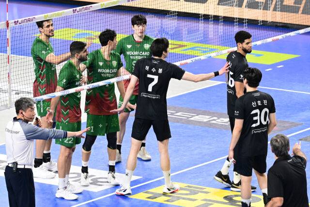 '이쯤되면 V리그 앙숙되나?'…지난 시즌에 이어 '또 충돌'한 레오와 알리 [곽경훈의 현장]