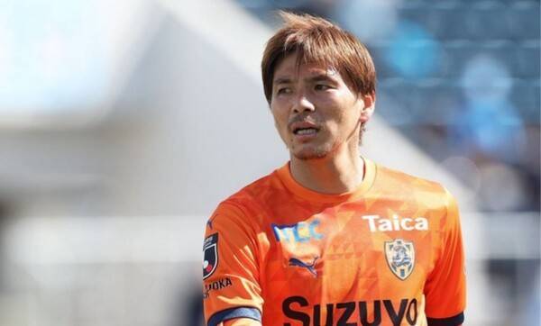 [오피셜] '감독과 악수 거부+코치진에 욕설' 역대급 악동, 아들과 뛰겠단 꿈 현실되나...37세 '베테랑' 이누이, 비셀 고베 입단 확정