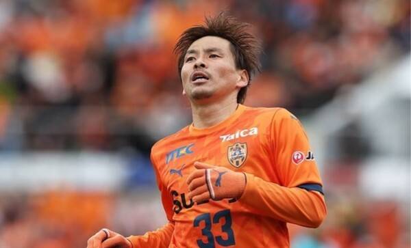 [오피셜] '감독과 악수 거부+코치진에 욕설' 역대급 악동, 아들과 뛰겠단 꿈 현실되나...37세 '베테랑' 이누이, 비셀 고베 입단 확정