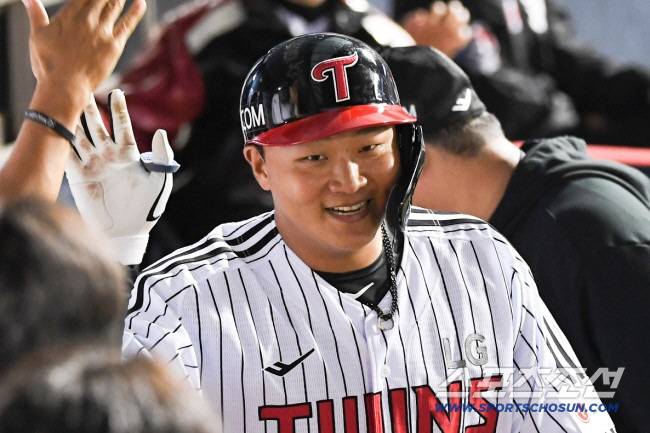 친구는 벌써 100억 FA인데... 이제야 1군 풀타임 기회 얻은 거포 유망주. 증명해야 된다