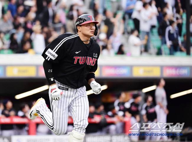 친구는 벌써 100억 FA인데... 이제야 1군 풀타임 기회 얻은 거포 유망주. 증명해야 된다