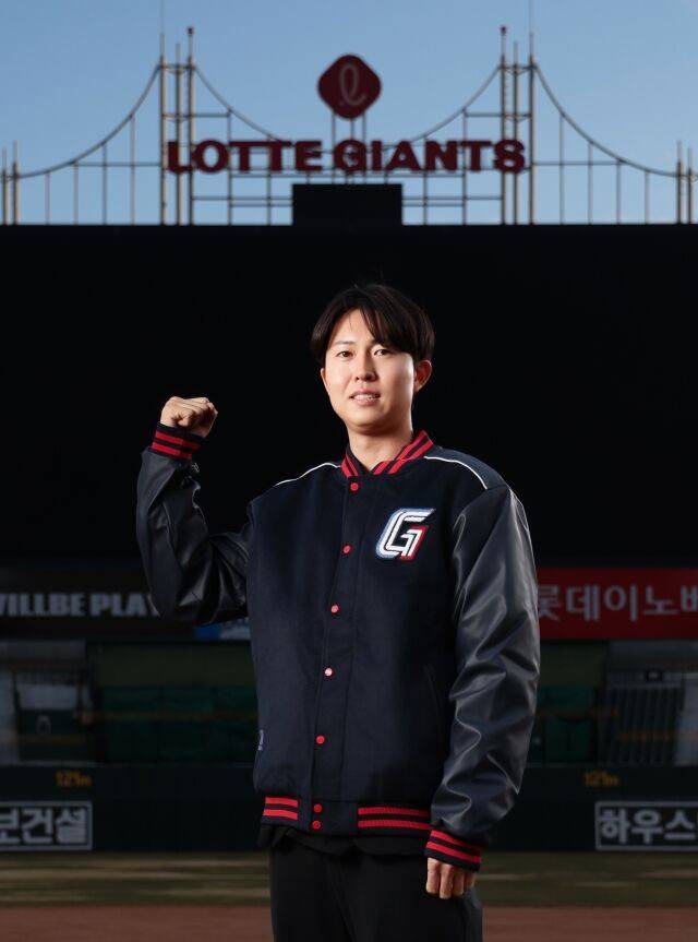 '방출→테스트→2.2억 부산행' K-POP 사랑하는 롯데 155km 日 투수, 김태형 흐뭇하게 할까