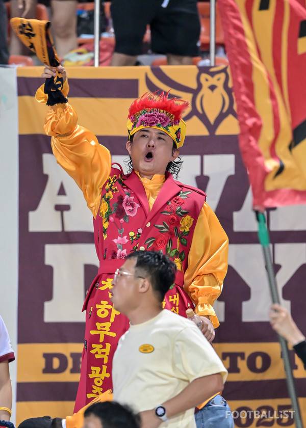 '홍보대사 그 이상' 가수 조빈, 광주 선수들 잔류 위해 '개인 미팅' 직접 뛰는 중