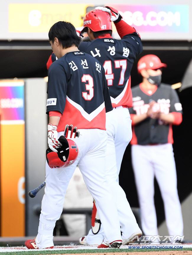 '철밥통' 최형우가 떠났다...'대개편' KIA 타선의 핵심, 나성범-김선빈 DH 전쟁 발발하나