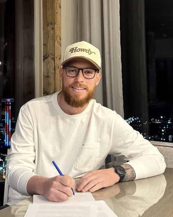 이렇게 KIA 사랑하는 외인 또 있을까…온가족 유니폼 입히고 인사까지, 17억 재계약 보람 있다