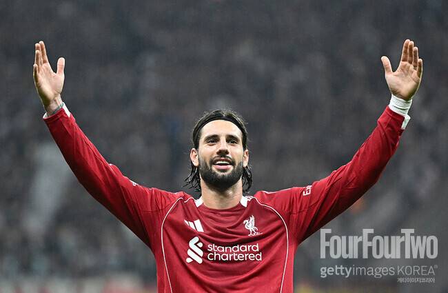 “흥민이 형은 토트넘 역사상 최고의 선수” 존경심 드러냈던 ‘06년생 꽃미남’ MF 향한 극찬…”’제라드 후계자’처럼 될 거야”