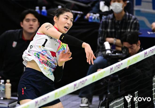 정관장 고희진 감독의 대단한 용기 “오늘도 인쿠시는 선발로 나갑니다”… 인쿠시, 리시브 약점 보완한 모습 보여줄 수 있을까 [화성 현장 프리뷰]