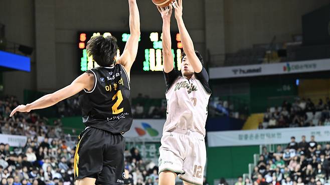 [현장분석] 22점 차 리드→허무한 역전 허용→14점 차 재역전 대승. 3연패 달린 DB의 아이러니컬한 '3점 역습'. 최상위권 도약 준비 완료