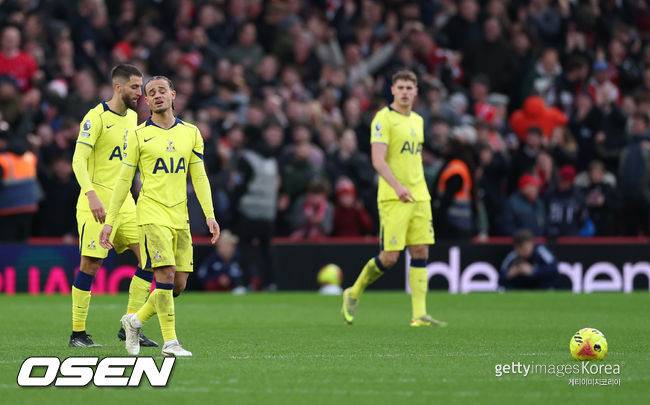 '리그 14위' 토트넘, 새 감독도 결국 인정...