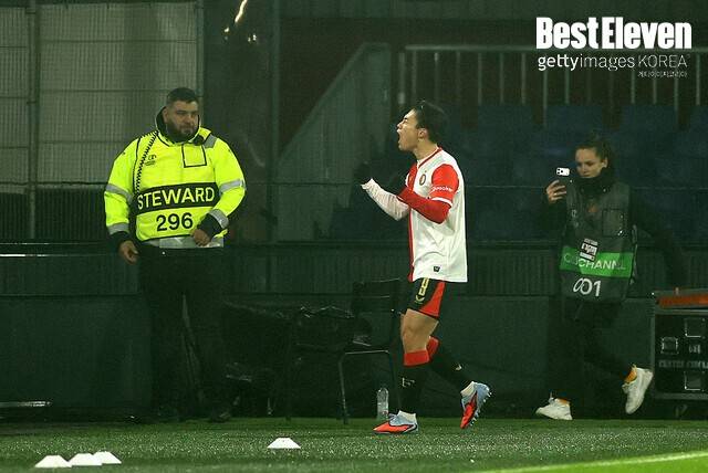 브라질전 결승골+네덜란드 득점 1위… 황인범 동료 日 골잡이 우에다, 일본 선수들이 뽑은 '올해의 선수'