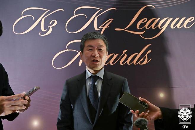 “이 정도로 팬들이 민감하게 반응할지 몰랐어” 박문성 해설위원 소신 발언 “정몽규 회장 연임 후 보이콧 시작돼”