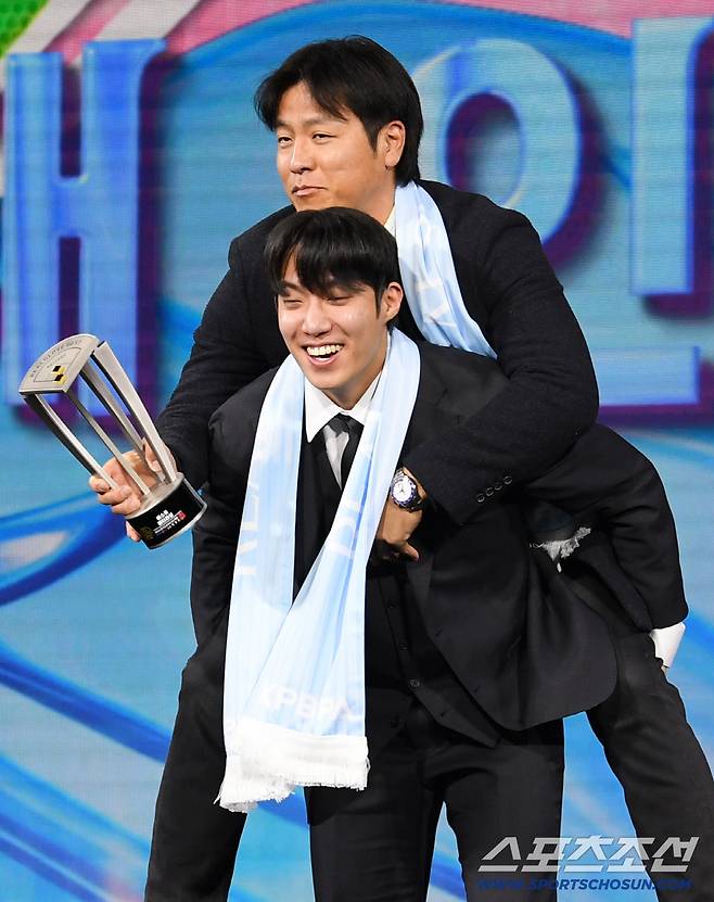 '단 두 팀 뿐…' 전원 잔류, '불펜 보강' 예상 깬 스토브리그 파격행보, 삼성은 내부단속에 왜 이토록 진심이었을까