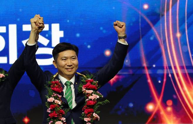 '탁구 영웅'서 새 체육 대통령, 떠난 '여제'와 우뚝 선 '여제'