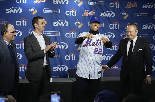 'LAD와 재결합설' 띄우는 보라스, 양키스-메츠-SF 한 팀만 걸려라...벨린저에 2630억↑ 안길까?