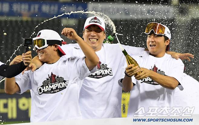 신인왕 놓친 11승 최고 히트상품. 그러나 내년 선발 안심할 수 없다? 외인급 아쿼, KS 선발승, 12승 투수가 대기중