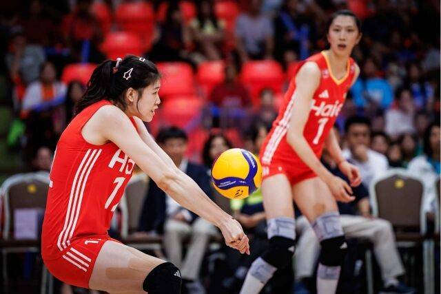 ‘중국 배구 스타’ 25세 리잉잉은 왜 유럽 빅리그 이적 앞두고 고국으로 돌아갔나