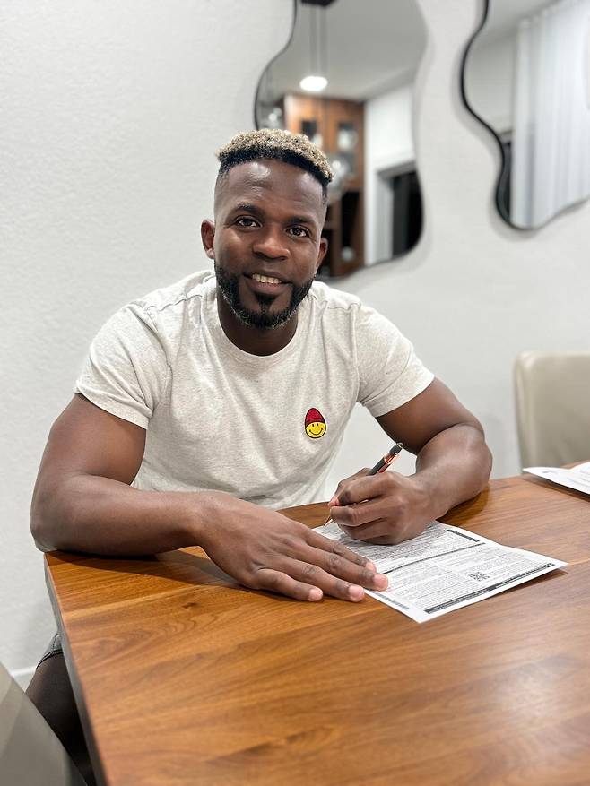 [공식발표] '25억→18억 대폭 삭감' 결국 재계약, 화이트는 17억 잔류…SSG 외국인 구성 완료