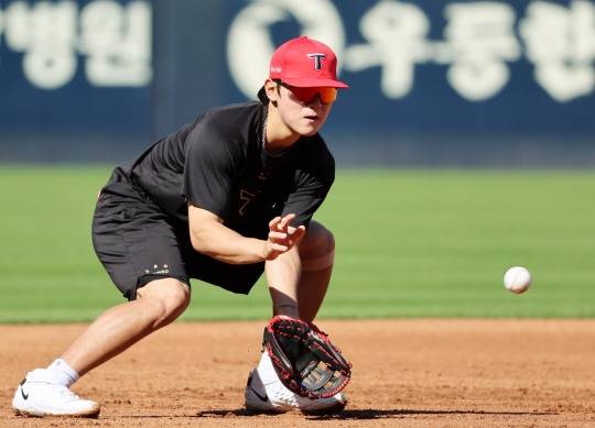 '용병은 해답 아니다' KIA, 김도영 6번 포지션 전향 시동 거나...이범호 감독