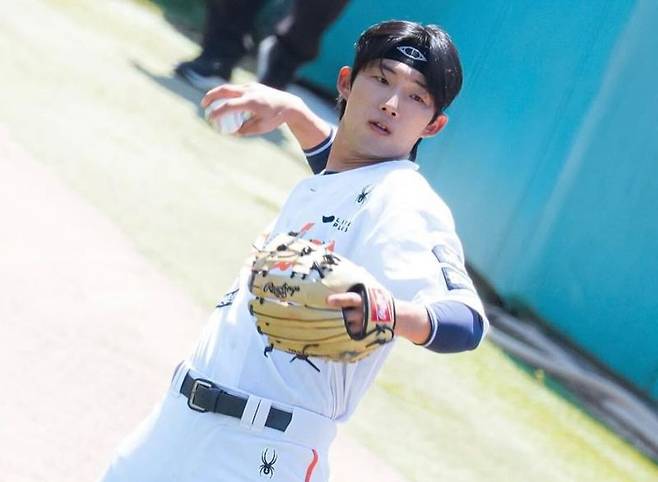 [단독] ‘한화가 포기한 2라운더’ 송호정, KIA 유니폼 입는다… 헐거워진 야수진의 '반전 카드' 될까