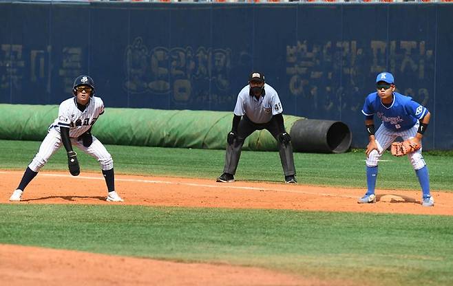 [단독] ‘한화가 포기한 2라운더’ 송호정, KIA 유니폼 입는다… 헐거워진 야수진의 '반전 카드' 될까