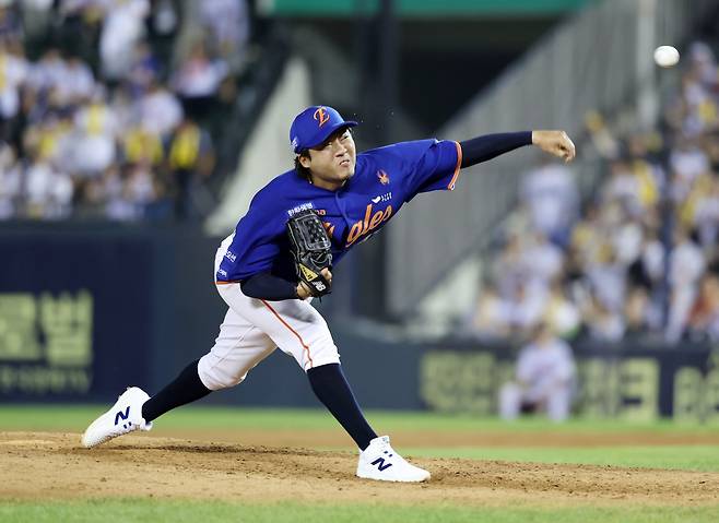 1년 전 하주석과 비슷한 온도…FA 김범수·손아섭, 12월 넘겨 계약 소식 나오나