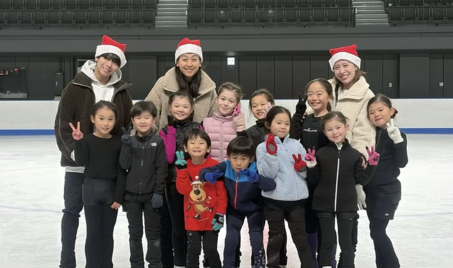 ‘김연아 라이벌’ 아사다 마오, 크리스마스 요정으로 변신한 근황 공개 ‘여전히 아름답네’