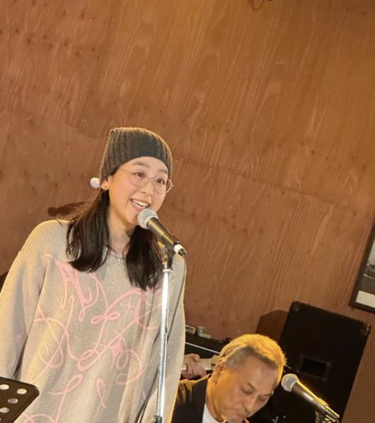 ‘김연아 라이벌’ 아사다 마오, 크리스마스 요정으로 변신한 근황 공개 ‘여전히 아름답네’