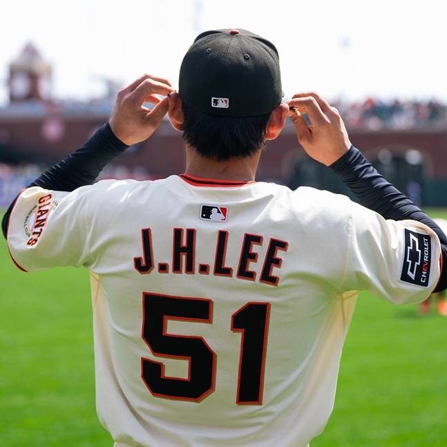 '사장·단장·감독' SF 수뇌부 대거 방한→이정후 코너 외야행 서울서 설득하나