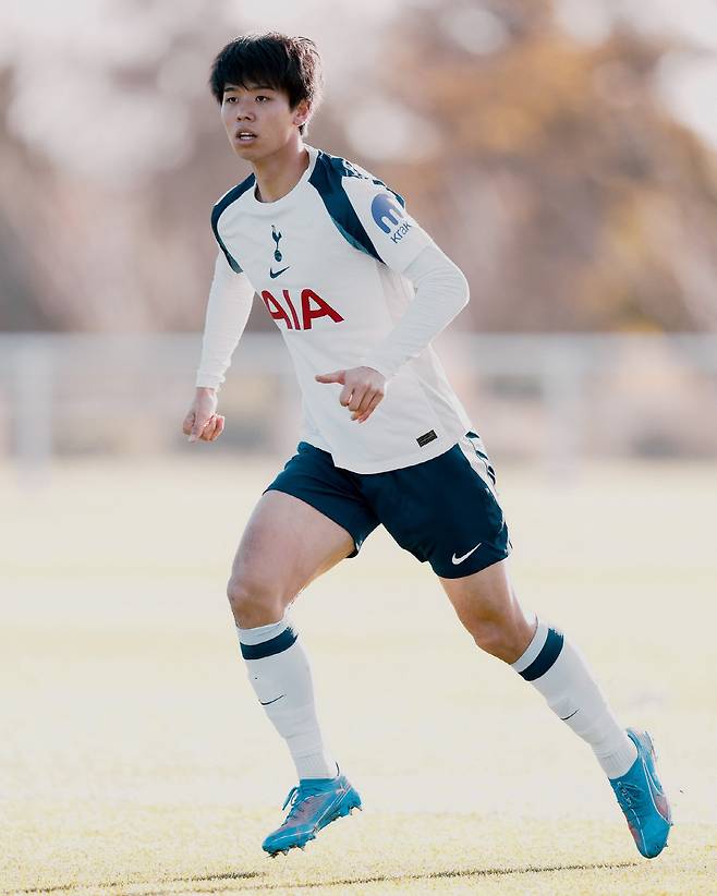 '토트넘 454경기' 손흥민, 당신은 대체 어떤 선수였습니까...日 유망주, 고작 EPL 벤치 등장에
