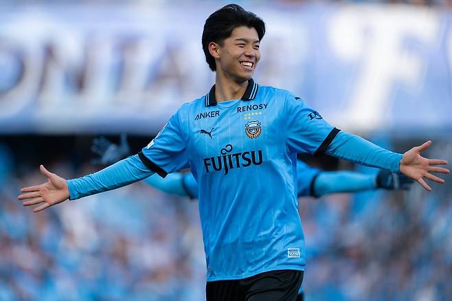 '토트넘 454경기' 손흥민, 당신은 대체 어떤 선수였습니까...日 유망주, 고작 EPL 벤치 등장에