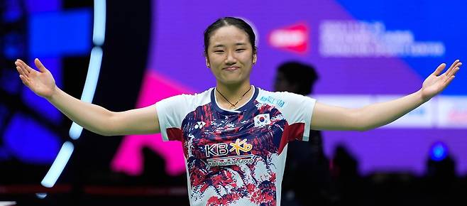 안세영, 세계 최다승 1점 남기고 다리통증… “몸에 버텨달라 빌어”