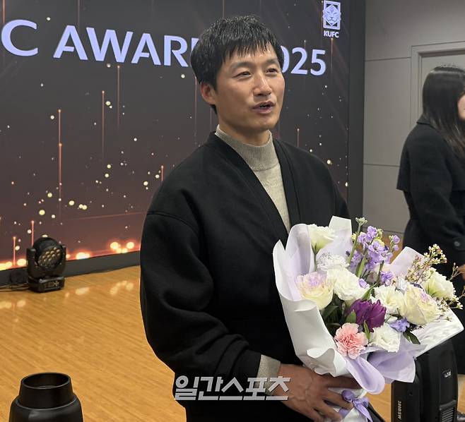 수원 부임한 이정효 감독 “하고 싶은 게 많아서 신나 있다…대학축구도 관심 있게 보겠다” [IS 수원]