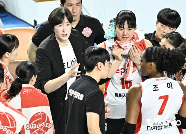 10연패라면 지긋지긋한 페퍼저축은행, 위기에서 박정아 선발 출격 “실바 쪽 방어 필요하다” [MD광주]