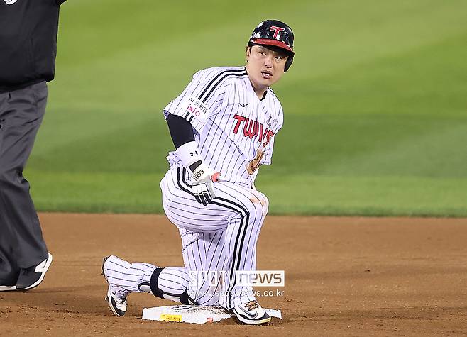 LG 진짜 이러고 우승했다고? 박해민 갈비뼈 금갔는데 호수비에 홈런, 박동원 허리 붙잡고 쐐기포 쾅