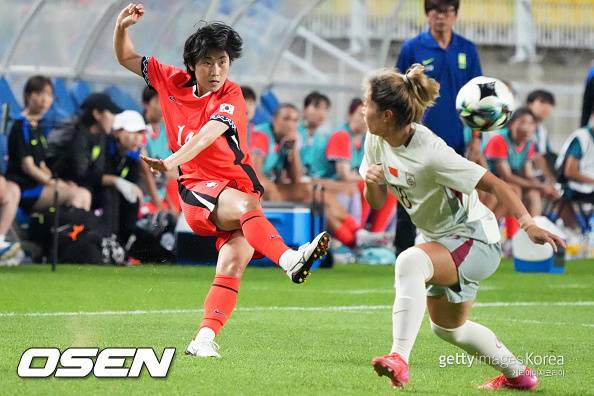 ‘손흥민처럼 비즈니스 클래스 항공권 요구’ 여자축구대표팀 선수들, 세계 탑50에 아무도 없다