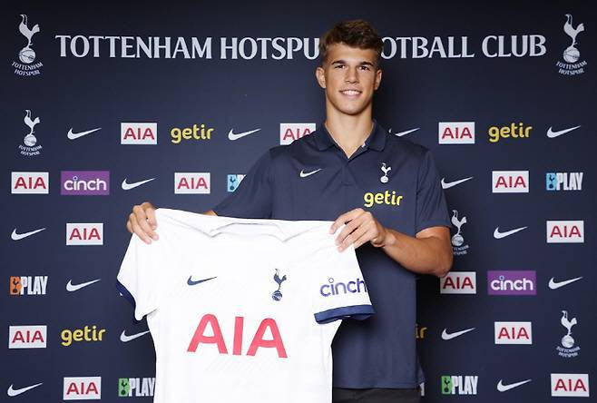 손흥민도 못했던 토트넘→바르셀로나, 19살 월클 초특급 유망주 해낼까...