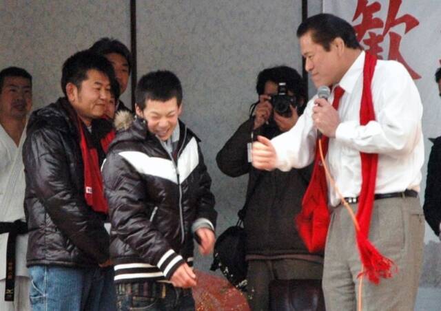 '신태용 빰때리기'의 본질은 ‘일본 저질문화’ 답습 [유병철의 스포츠 렉시오] 