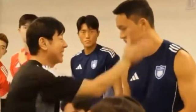 '신태용 빰때리기'의 본질은 ‘일본 저질문화’ 답습 [유병철의 스포츠 렉시오] 